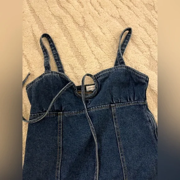 ๐๐ฆ๐ NWOT BLUE DENIM Urban Outfitters UO Keyhole Dress - Picture 5 of 10